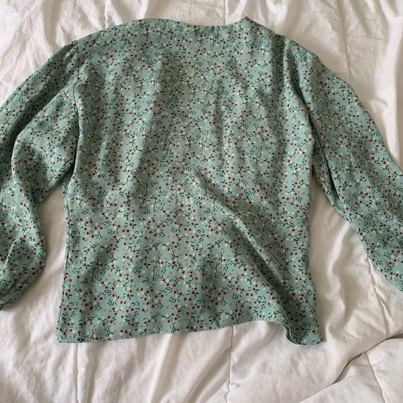 Blouse size s - Picture 2 of 2